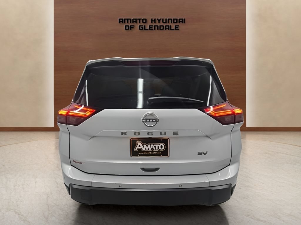 Used 2024 Nissan Rogue SV FWD image 5