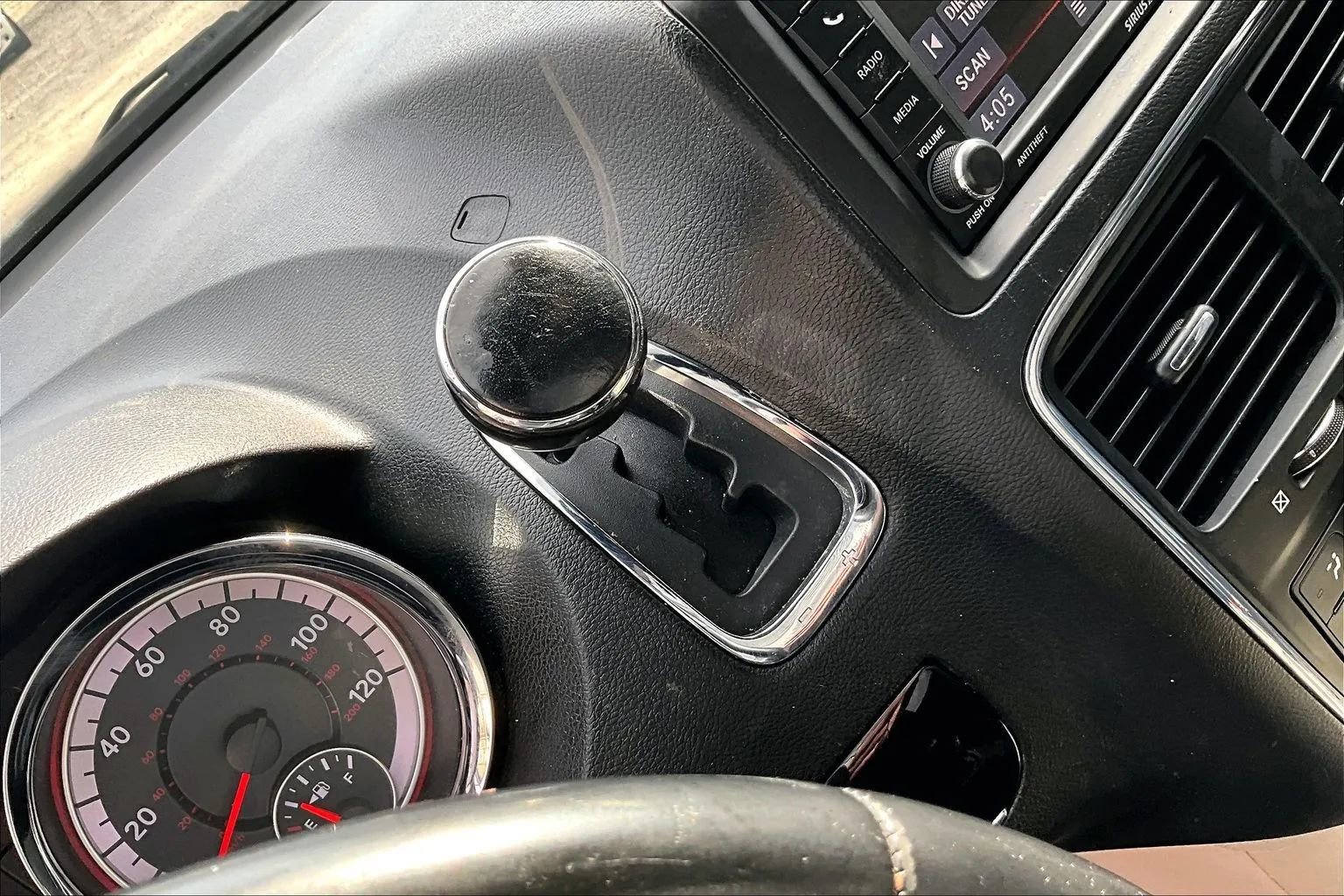 Used 2020 Dodge Grand Caravan SXT image 14