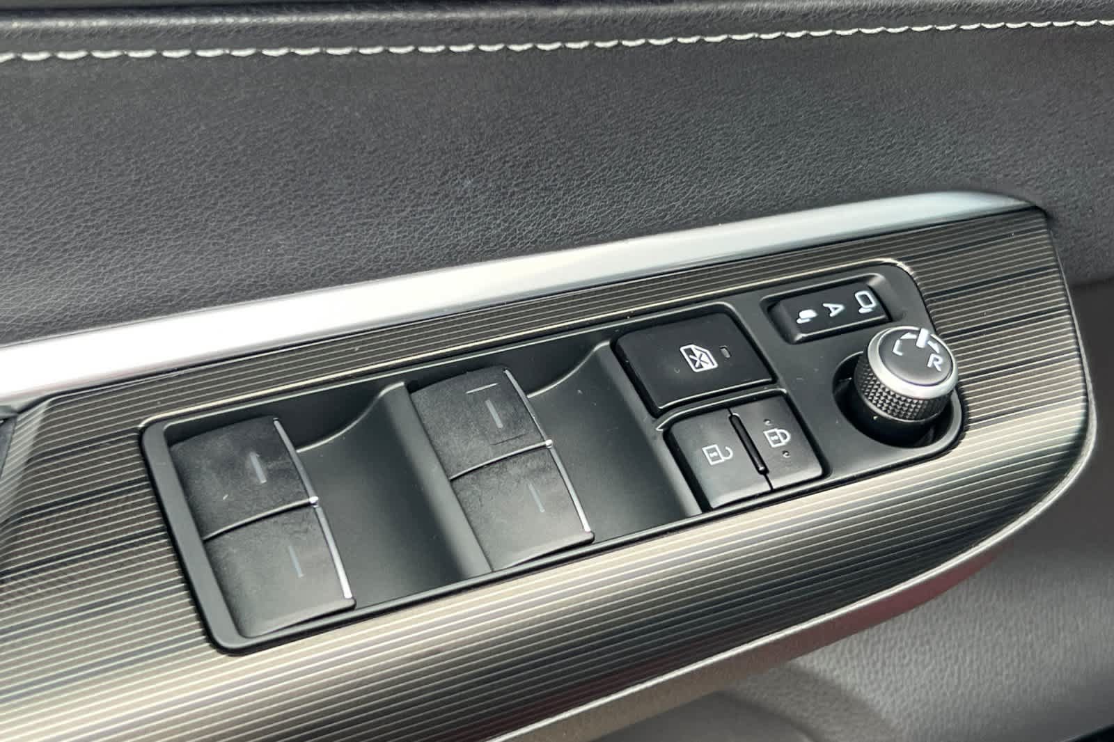 Certified 2023 Toyota Venza XLE AWD/4WD image 13