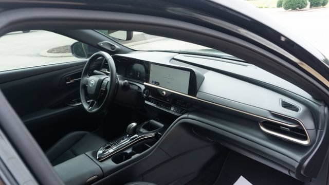 Used 2025 Toyota Crown Signia w/ Advanced Technology Package AWD/4WD image 14