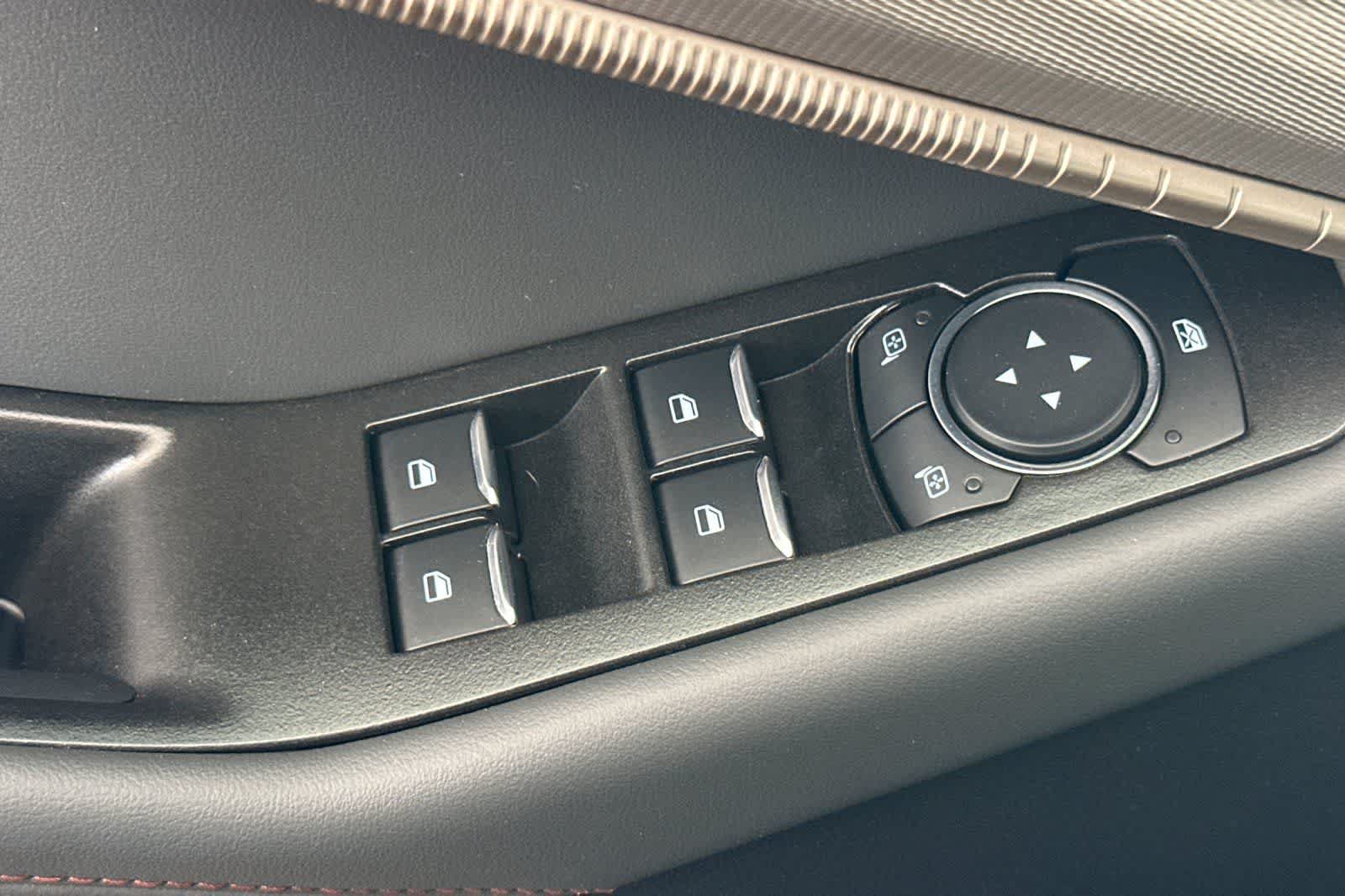 Used 2025 Ford Explorer Active AWD/4WD image 13