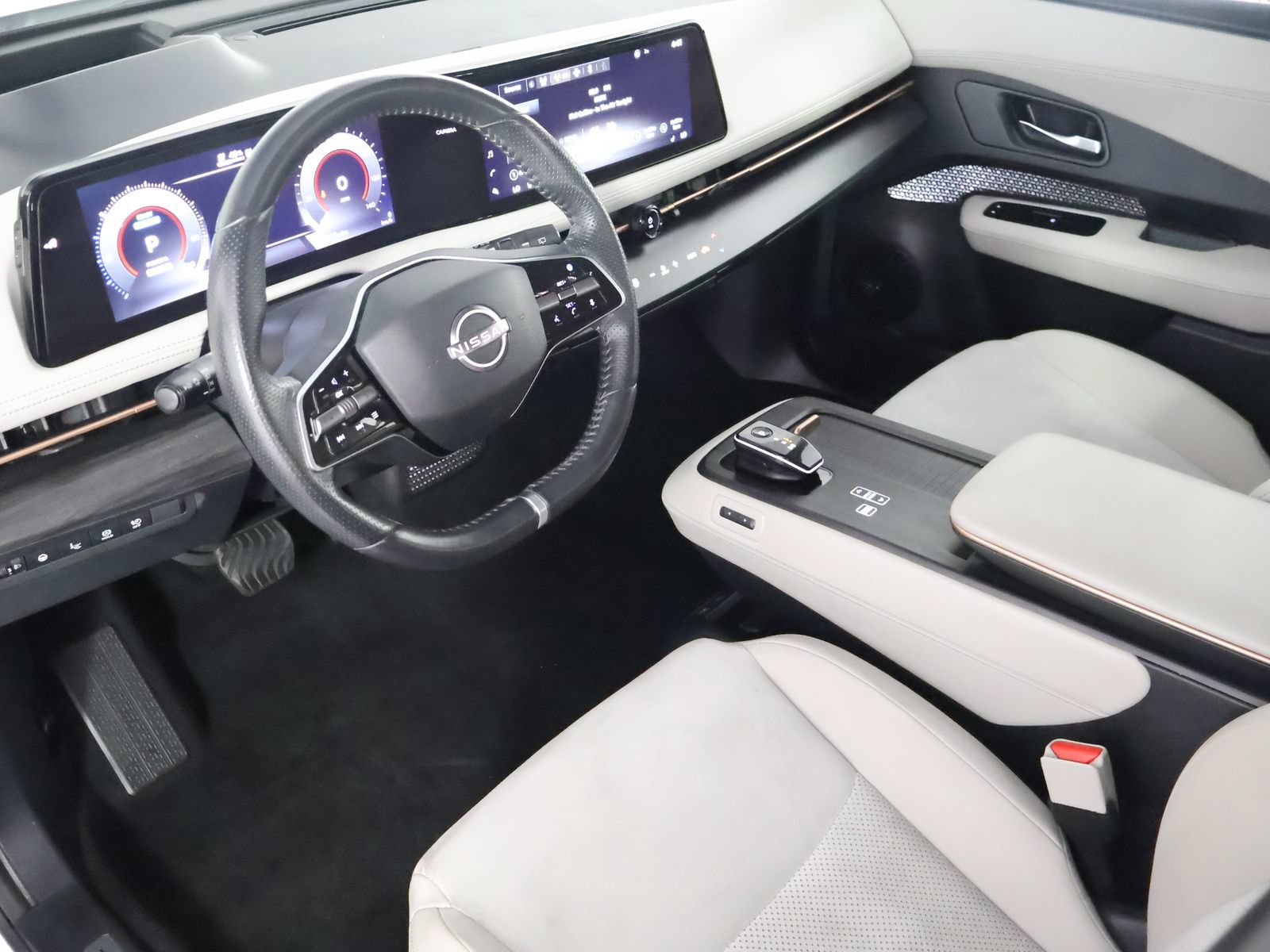Used 2023 Nissan Ariya AWD image 25