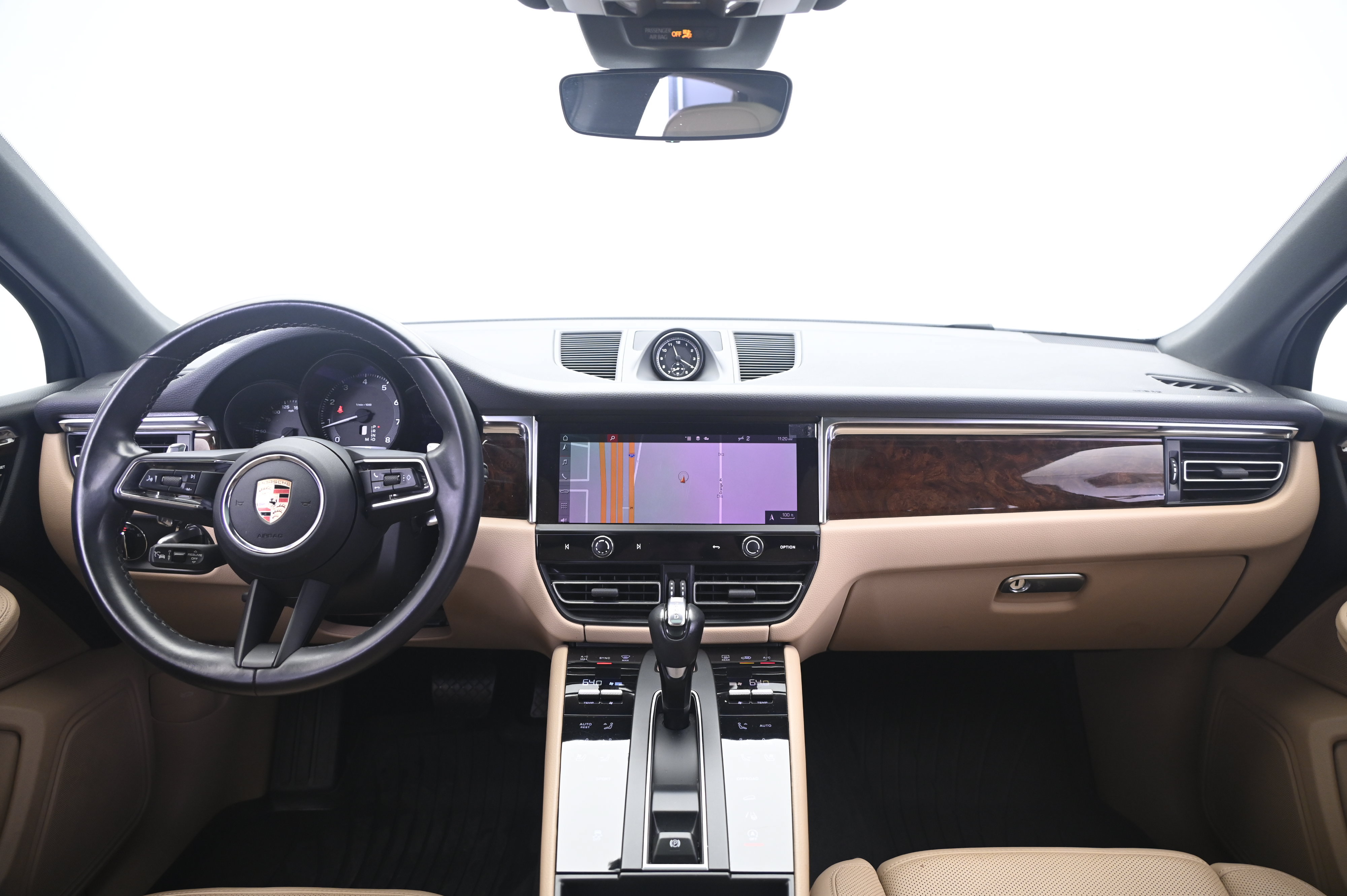 Certified 2023 Porsche Macan AWD/4WD image 31