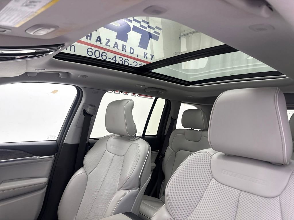 Used 2022 Jeep Grand Cherokee Overland w/ Luxury Tech Group IV image 21