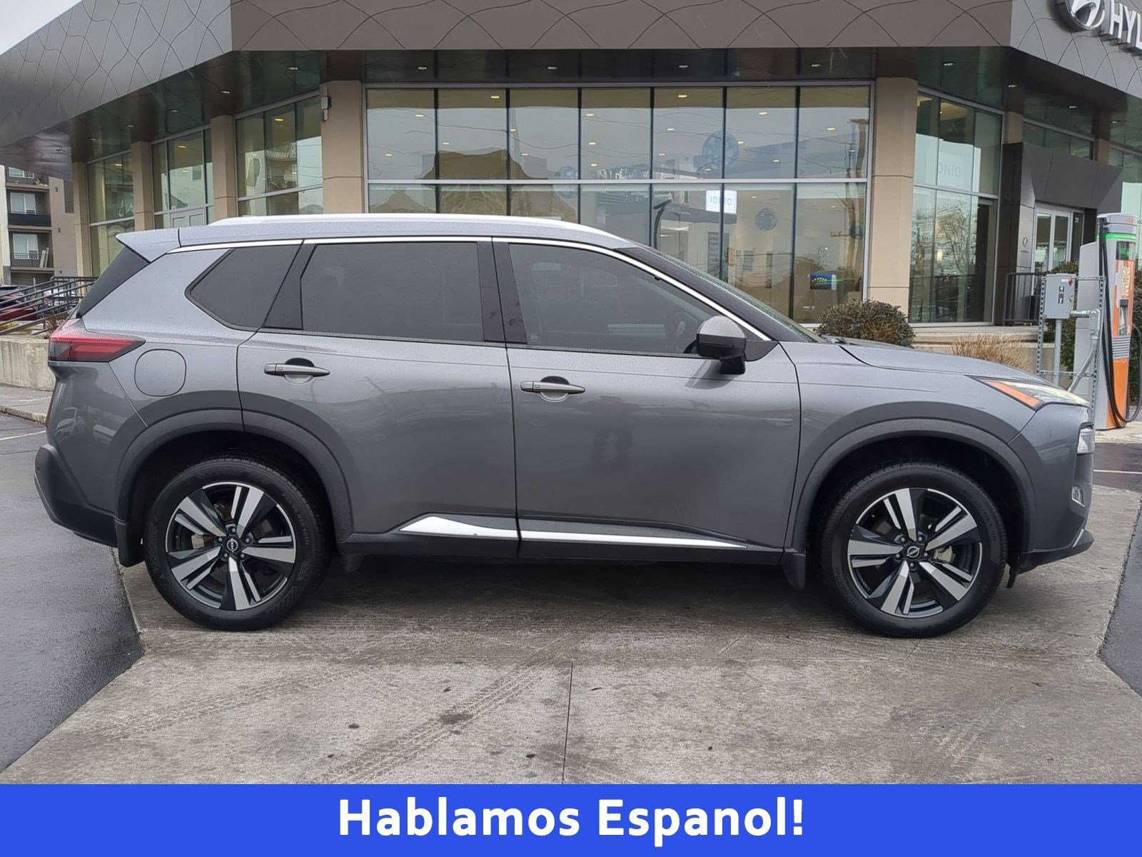 Used 2022 Nissan Rogue SL image 2