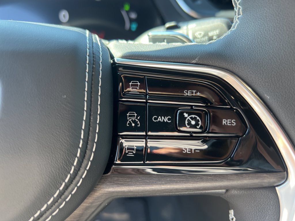 New 2024 Jeep Grand Cherokee Overland AWD/4WD image 12