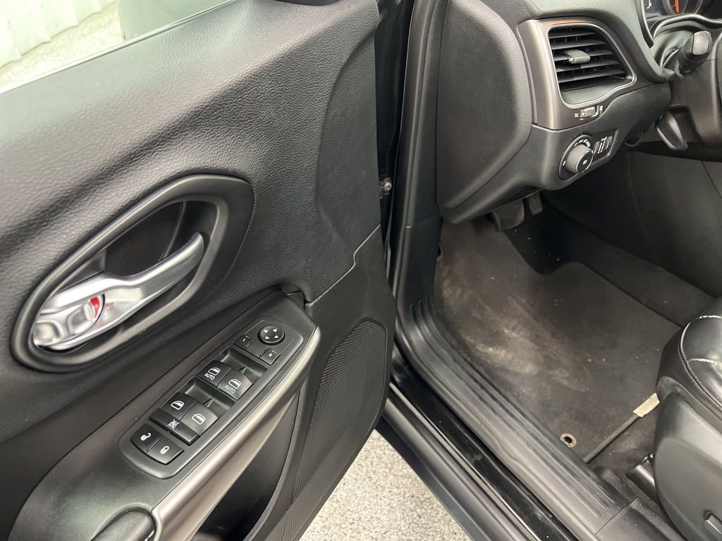 Used 2020 Jeep Cherokee Latitude Plus FWD image 19