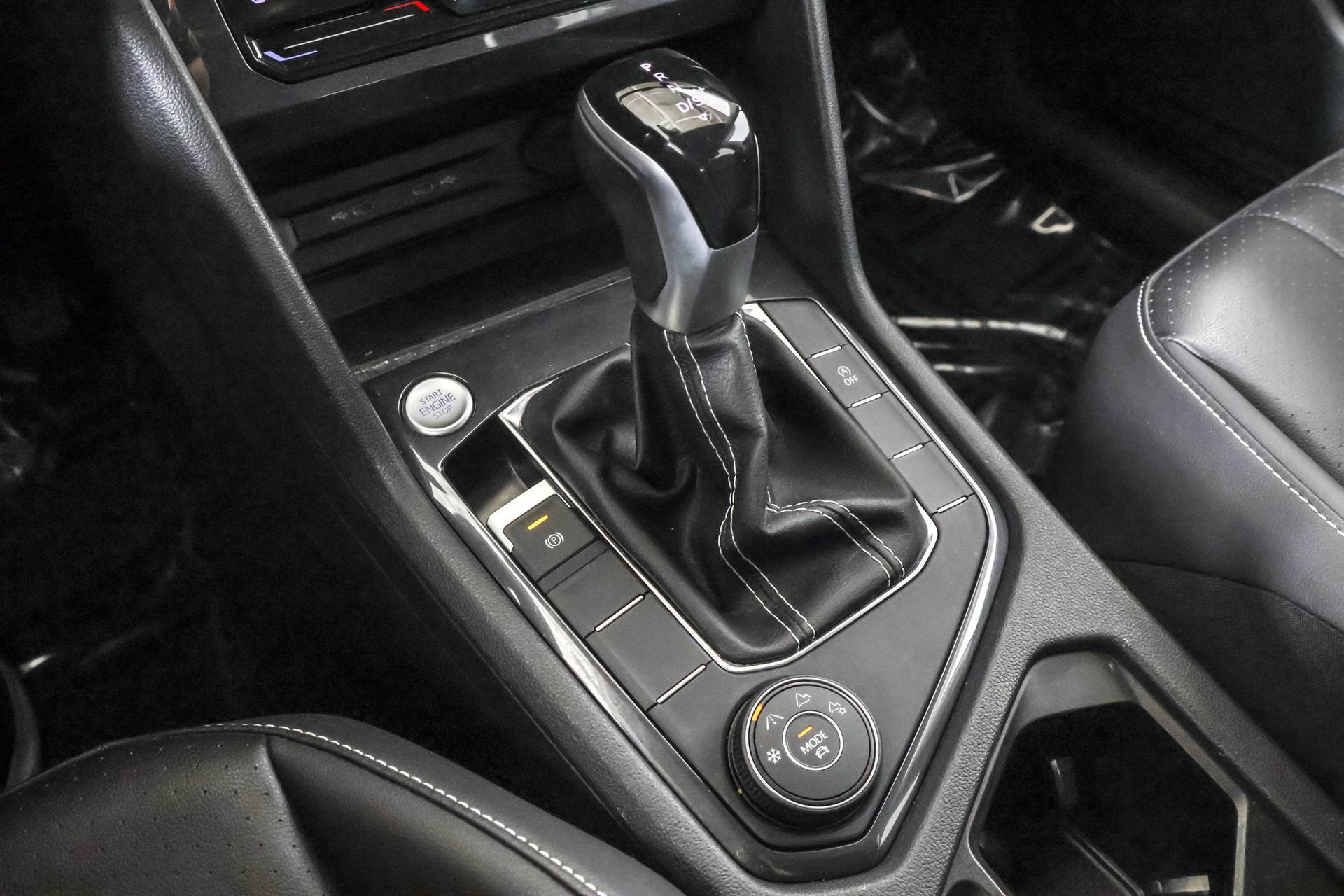 Used 2023 Volkswagen Tiguan SE AWD/4WD image 32