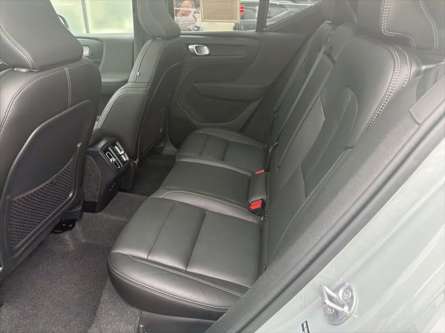 Certified 2025 Volvo XC40 B5 Core image 13