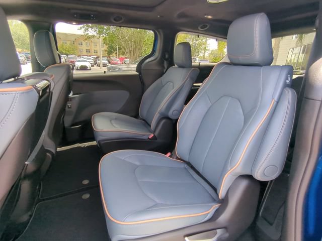 New 2027 Chrysler Pacifica Pinnacle w/ Theater Group AWD/4WD image 17