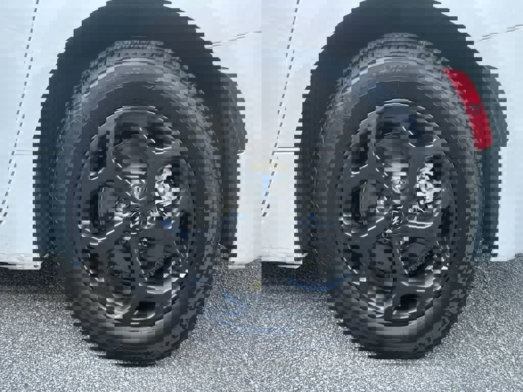 Used 2024 Chrysler Pacifica Premium image 11