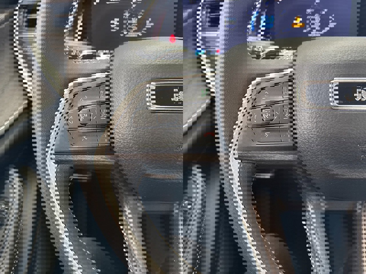 Used 2023 Jeep Grand Cherokee L Limited w/ Black Appearance Package image 20