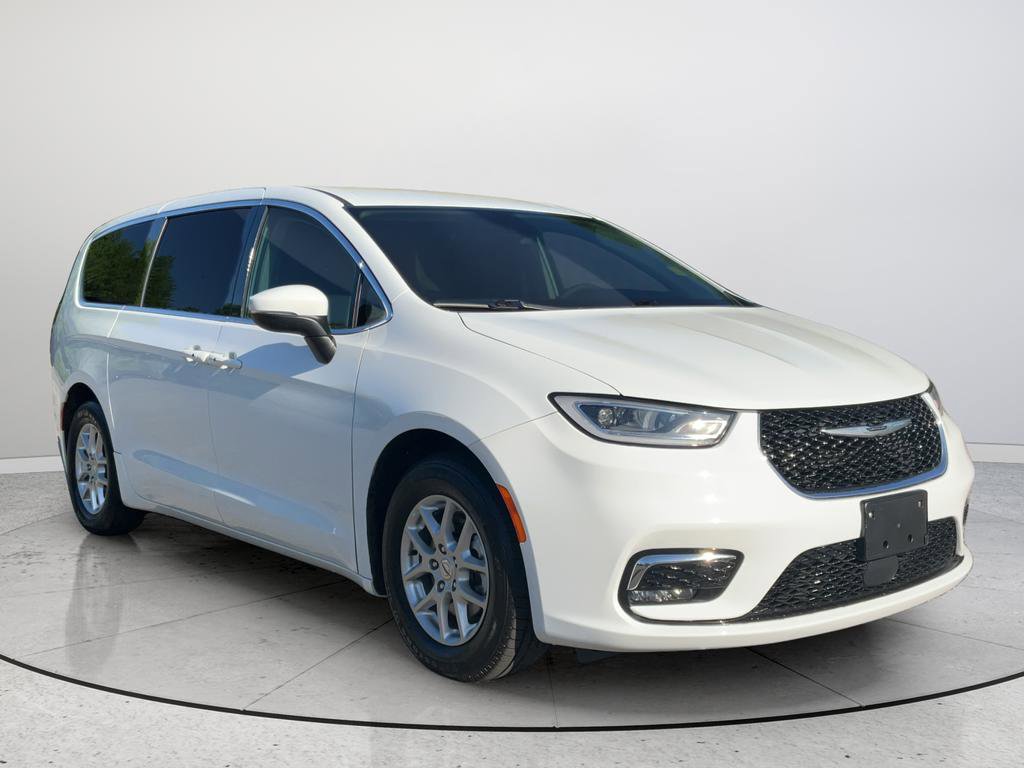 Used 2023 Chrysler Pacifica Touring-L FWD video 1