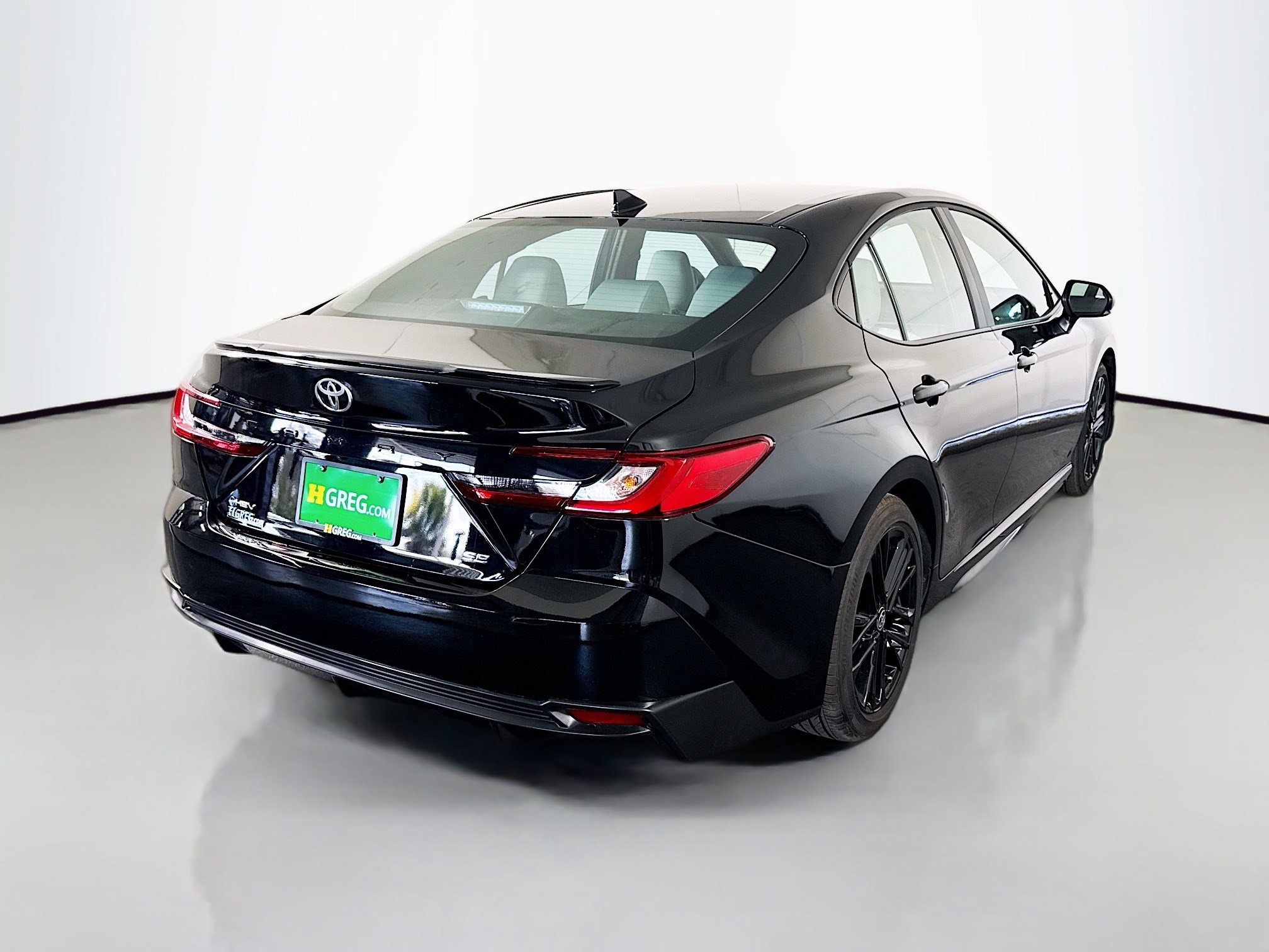 Used 2025 Toyota Camry SE w/ Convenience Package image 10