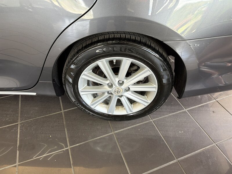 Used 2012 Toyota Camry XLE w/ Convenience Pkg FWD image 30
