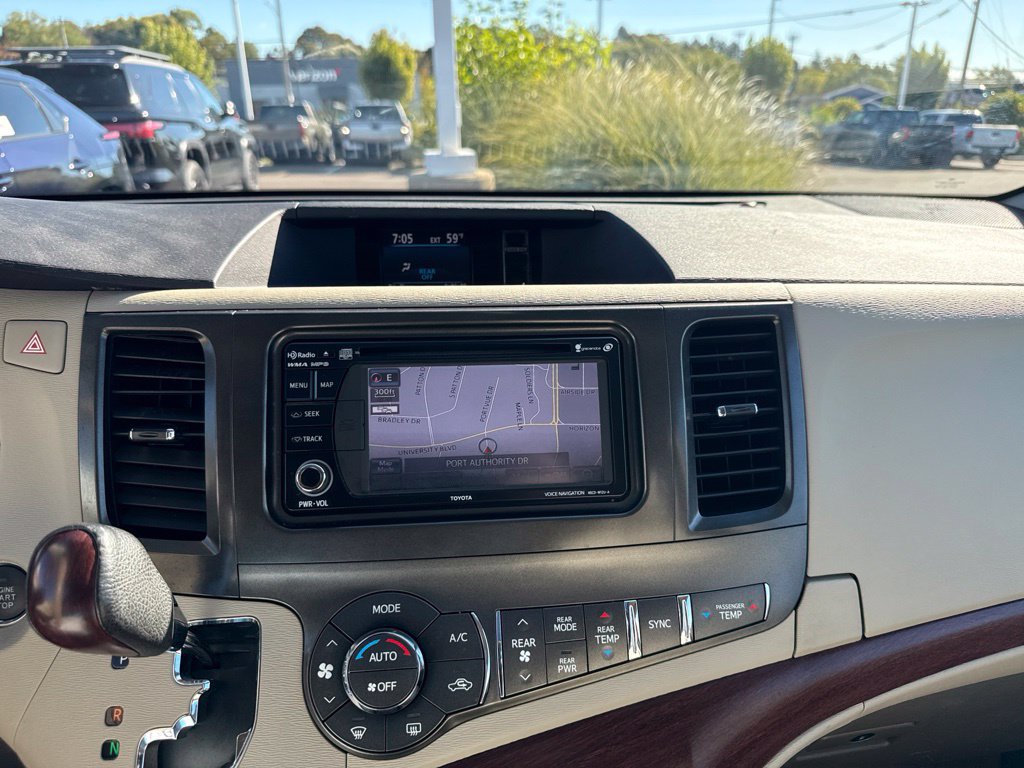 Used 2014 Toyota Sienna XLE FWD image 13