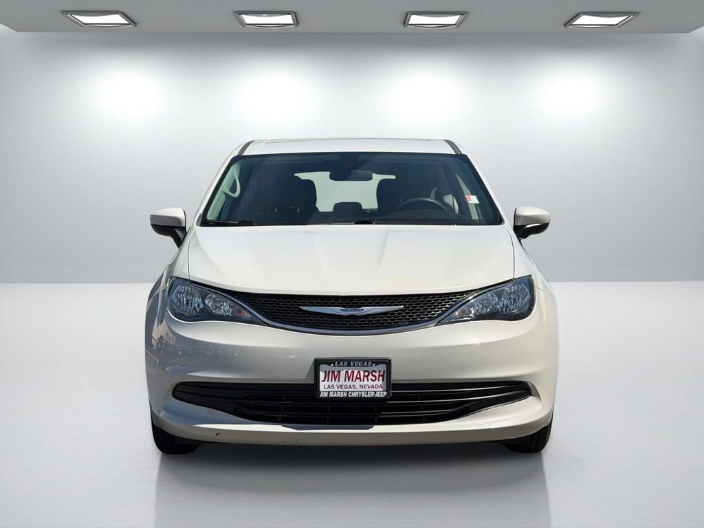Used 2019 Chrysler Pacifica LX w/ Tire & Wheel Group FWD image 9