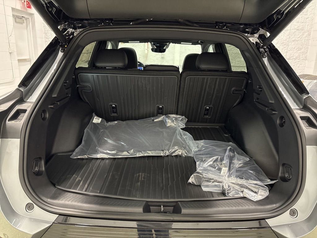 New 2026 Chevrolet Equinox EV LT w/ Convenience Package II AWD/4WD image 33