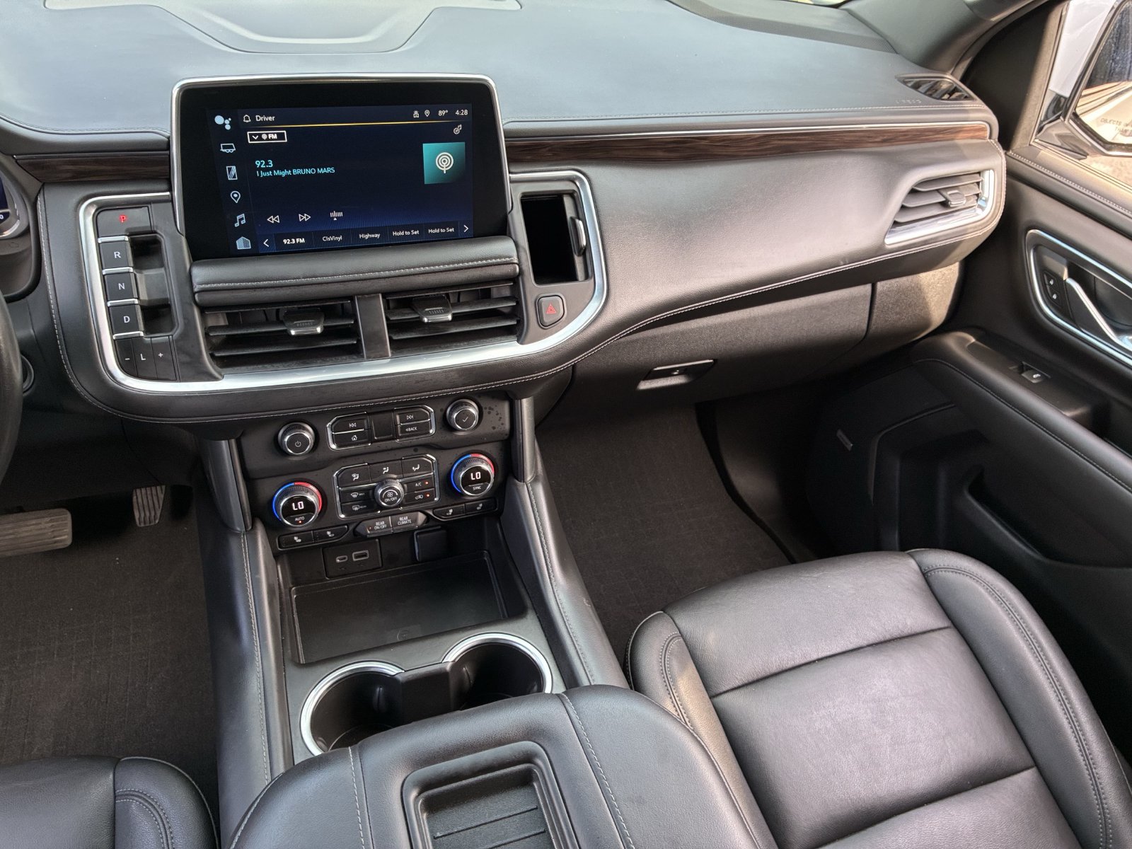 Used 2022 Chevrolet Tahoe Z71 w/ Luxury Package AWD/4WD image 36
