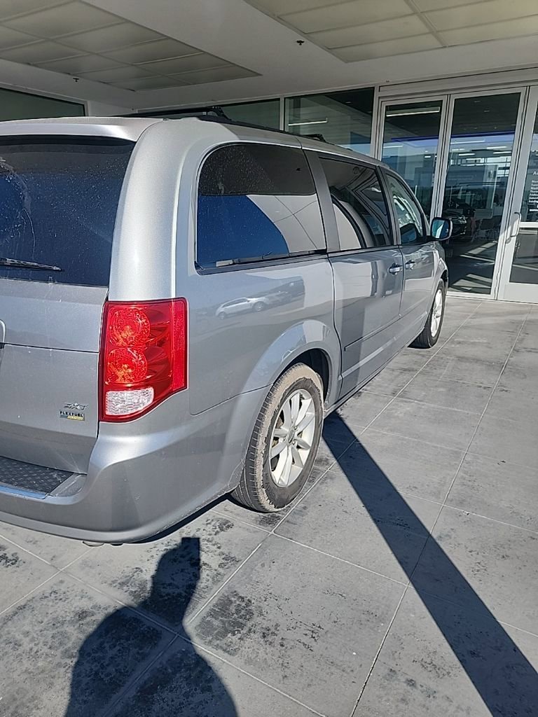 Used 2015 Dodge Grand Caravan SXT image 3