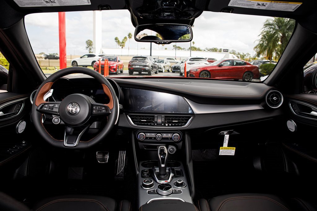 New 2025 Alfa Romeo Giulia AWD w/ Driving Assist Package image 28