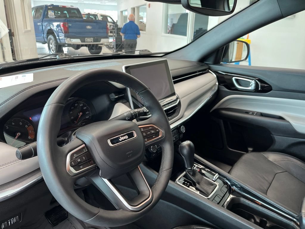Used 2023 Jeep Compass Limited AWD/4WD image 9