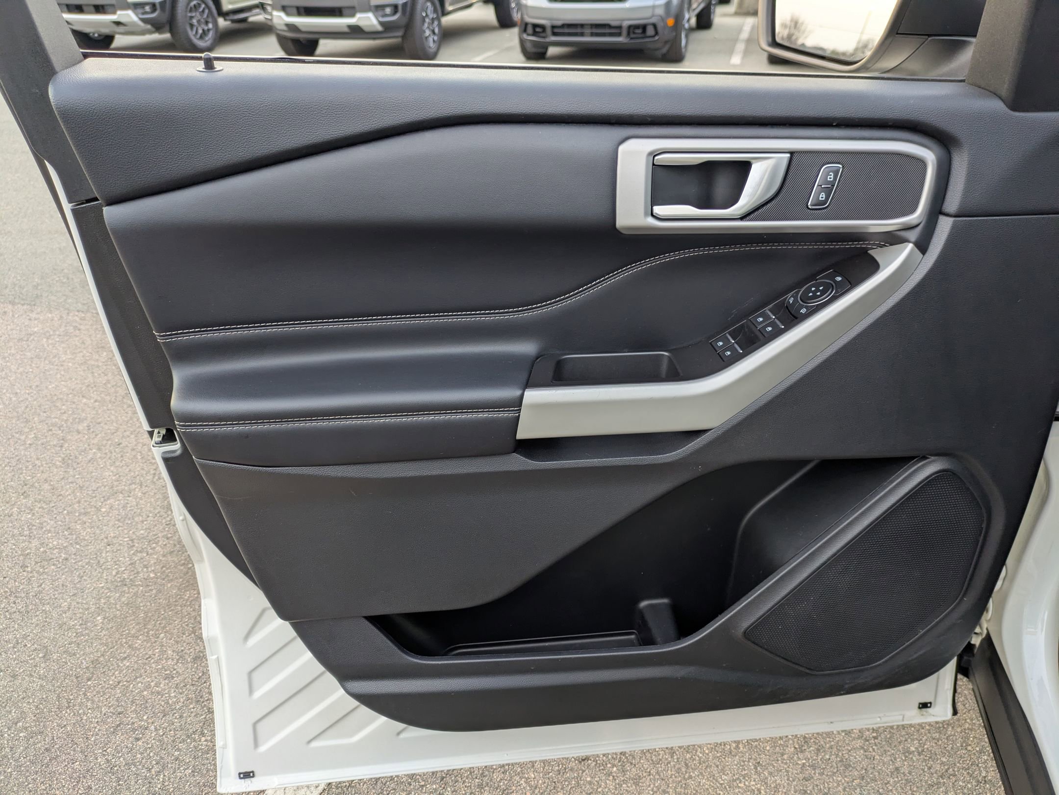 Certified 2022 Ford Explorer XLT w/ Equipment Group 202A image 15