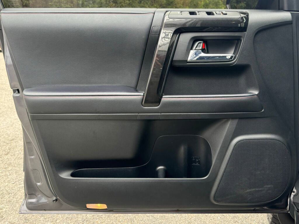 Used 2021 Toyota 4Runner Venture w/ Moonroof Package image 9