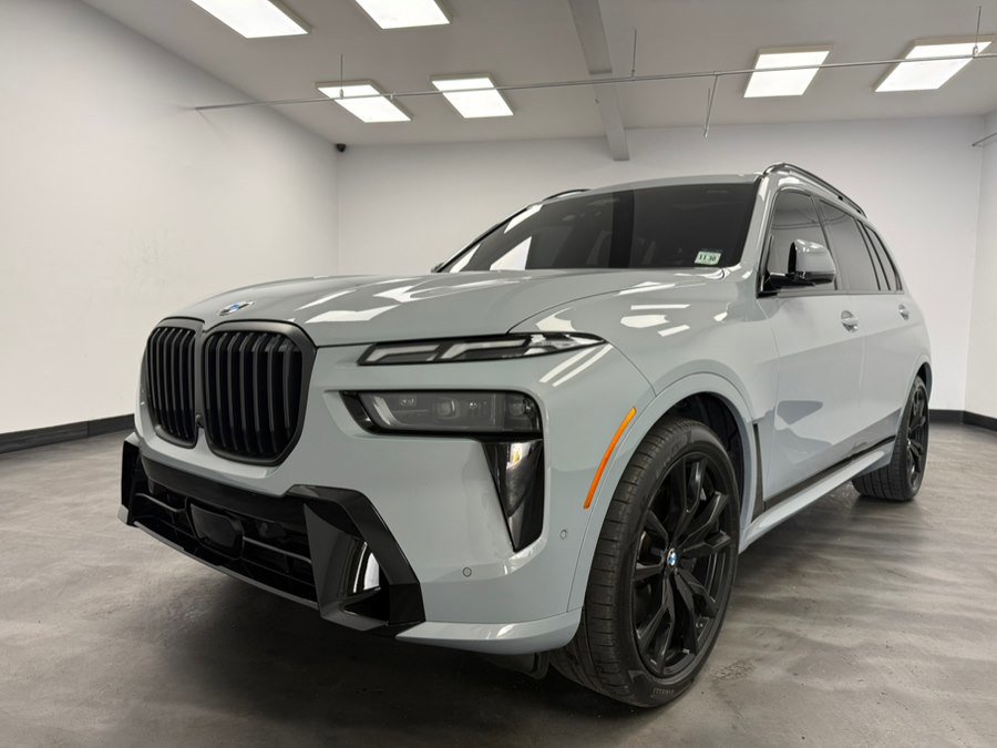 Used 2026 BMW X7 xDrive40i w/ Executive Package image 3