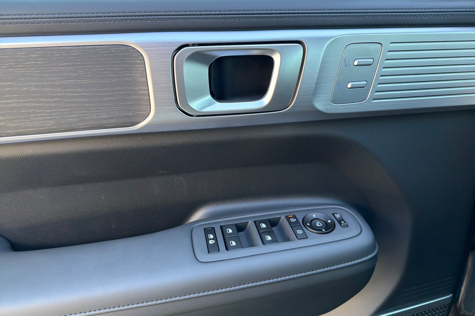 New 2026 Hyundai Santa Fe Limited AWD/4WD image 12
