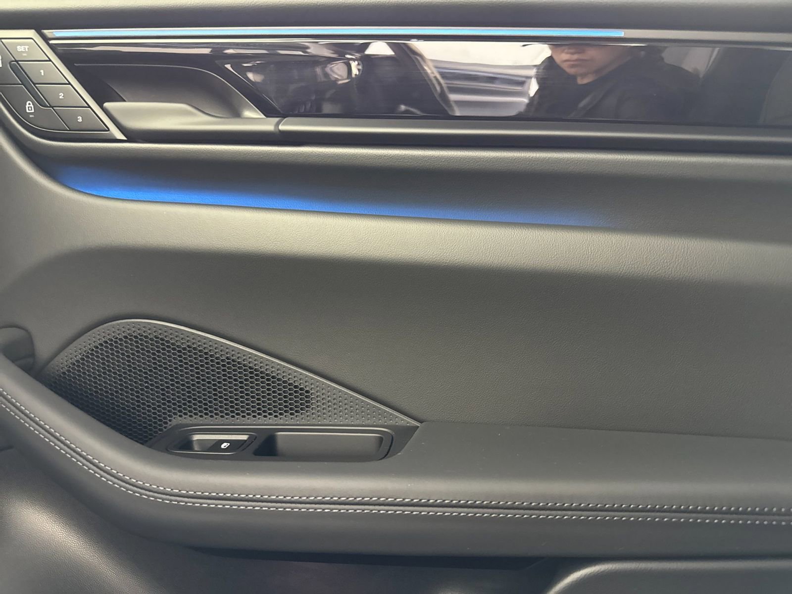 Certified 2025 Porsche Macan 4 Electric AWD/4WD image 20