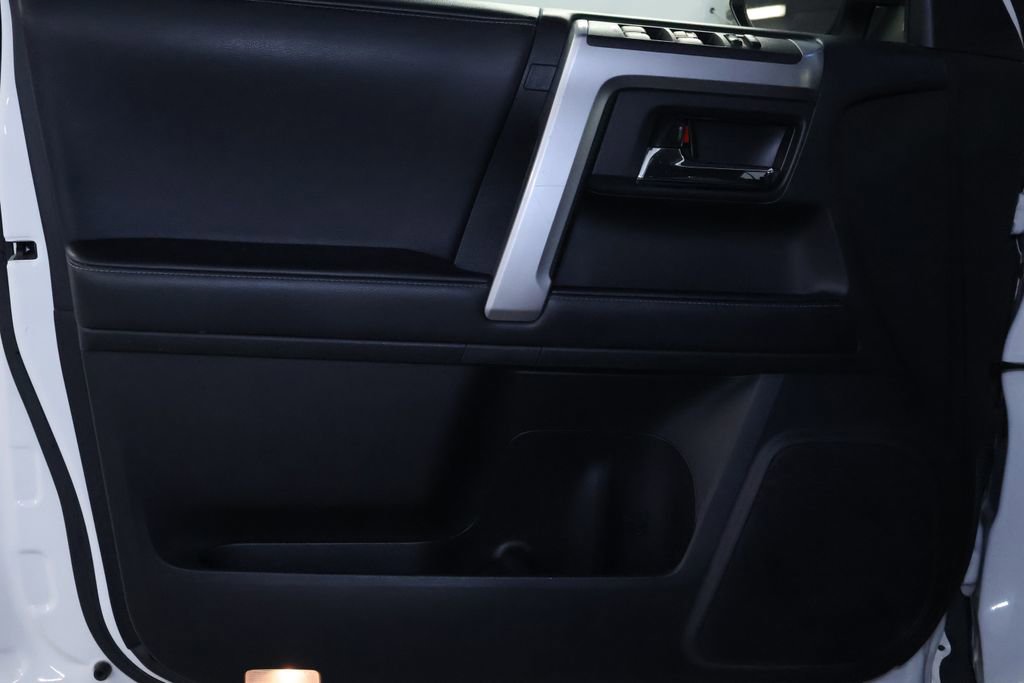 Used 2021 Toyota 4Runner SR5 AWD/4WD image 12