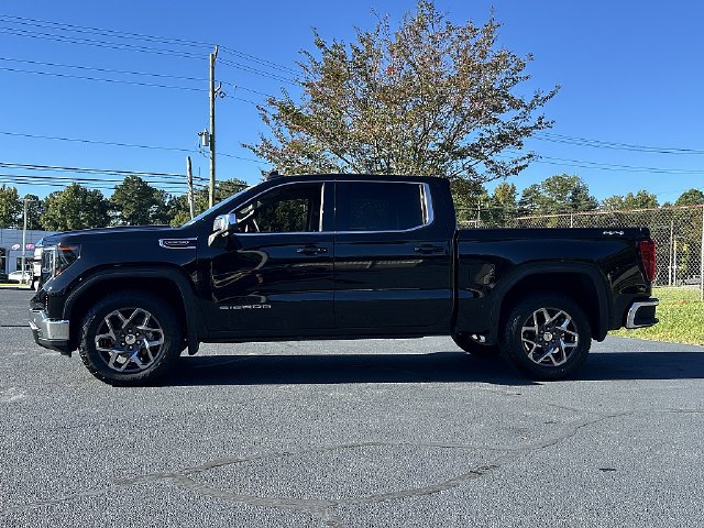 Used 2025 GMC Sierra 1500 SLE w/ Preferred Package AWD/4WD image 5