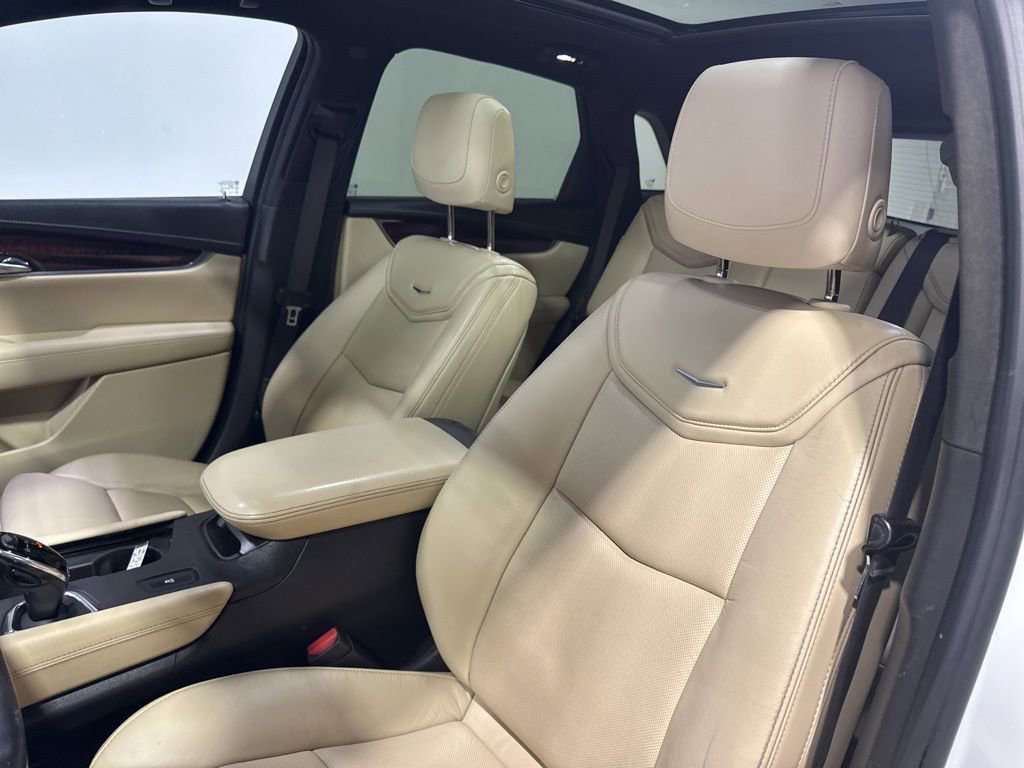 Used 2017 Cadillac XT5 Luxury w/ Driver Awareness Package FWD image 29