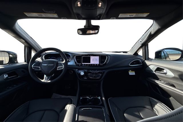 New 2026 Chrysler Pacifica Limited w/ Uconnect Theater Family Group image 22