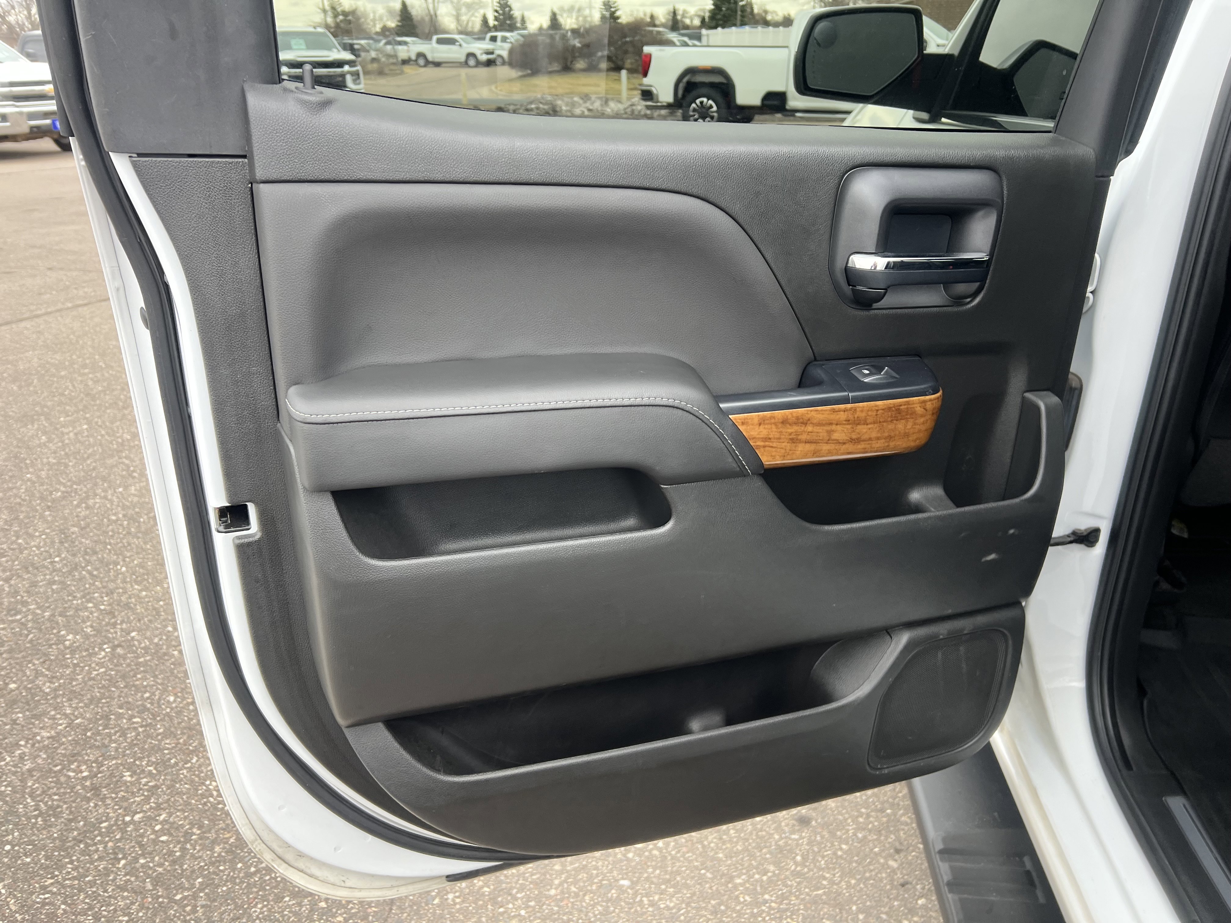 Used 2017 Chevrolet Silverado 1500 High Country image 11