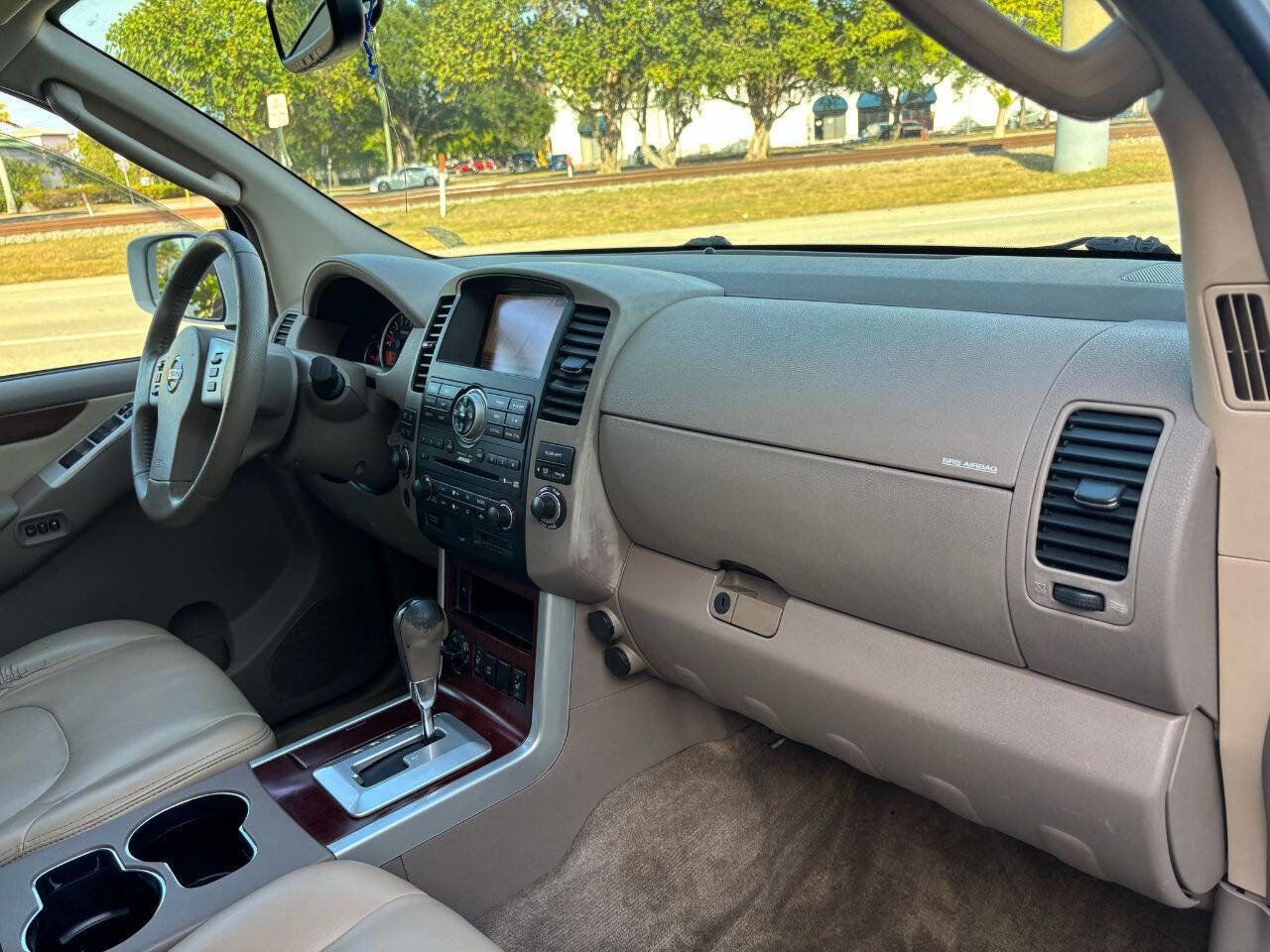 Used 2011 Nissan Pathfinder LE w/ Navigation Pkg AWD/4WD image 22