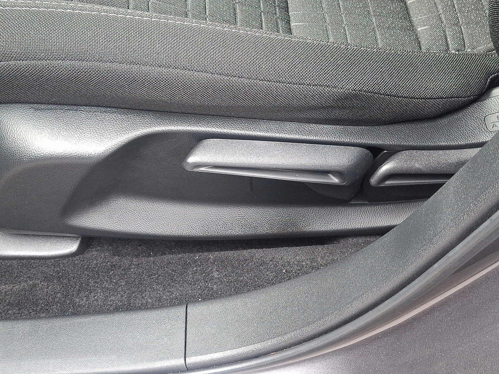 Certified 2025 Honda HR-V LX image 25