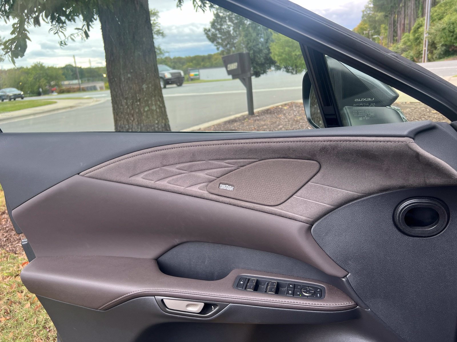 Used 2025 Lexus RX 450h AWD w/ Convenience Package image 19