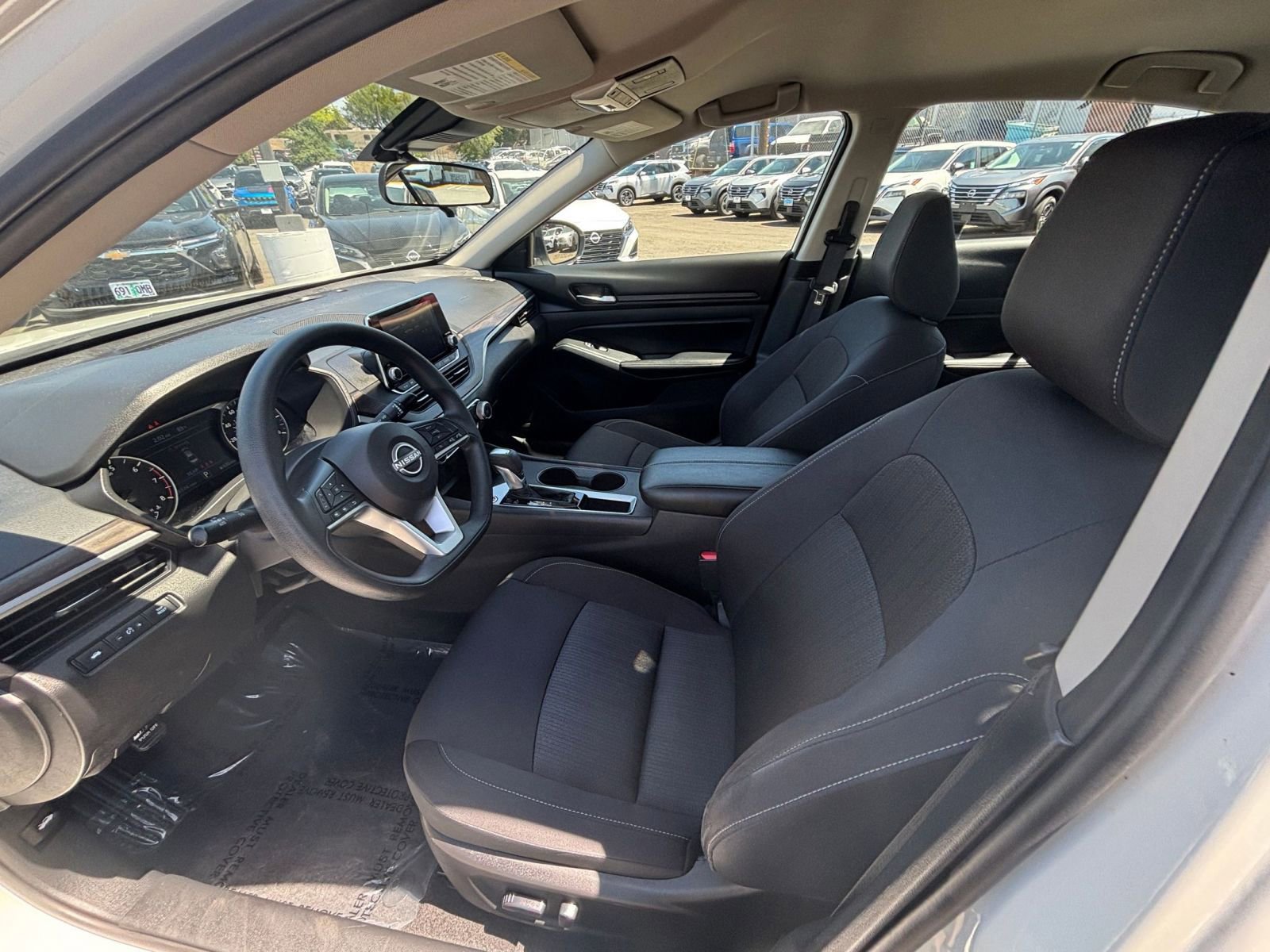 Used 2025 Nissan Altima 2.5 SV FWD image 24