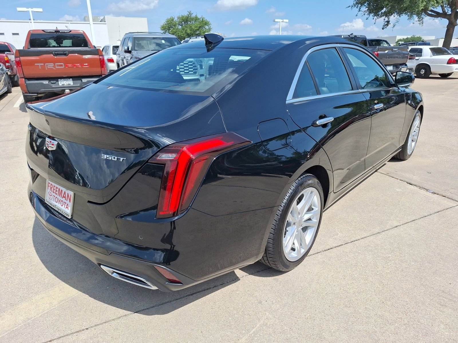 Used 2025 Cadillac CT4 Luxury RWD image 6