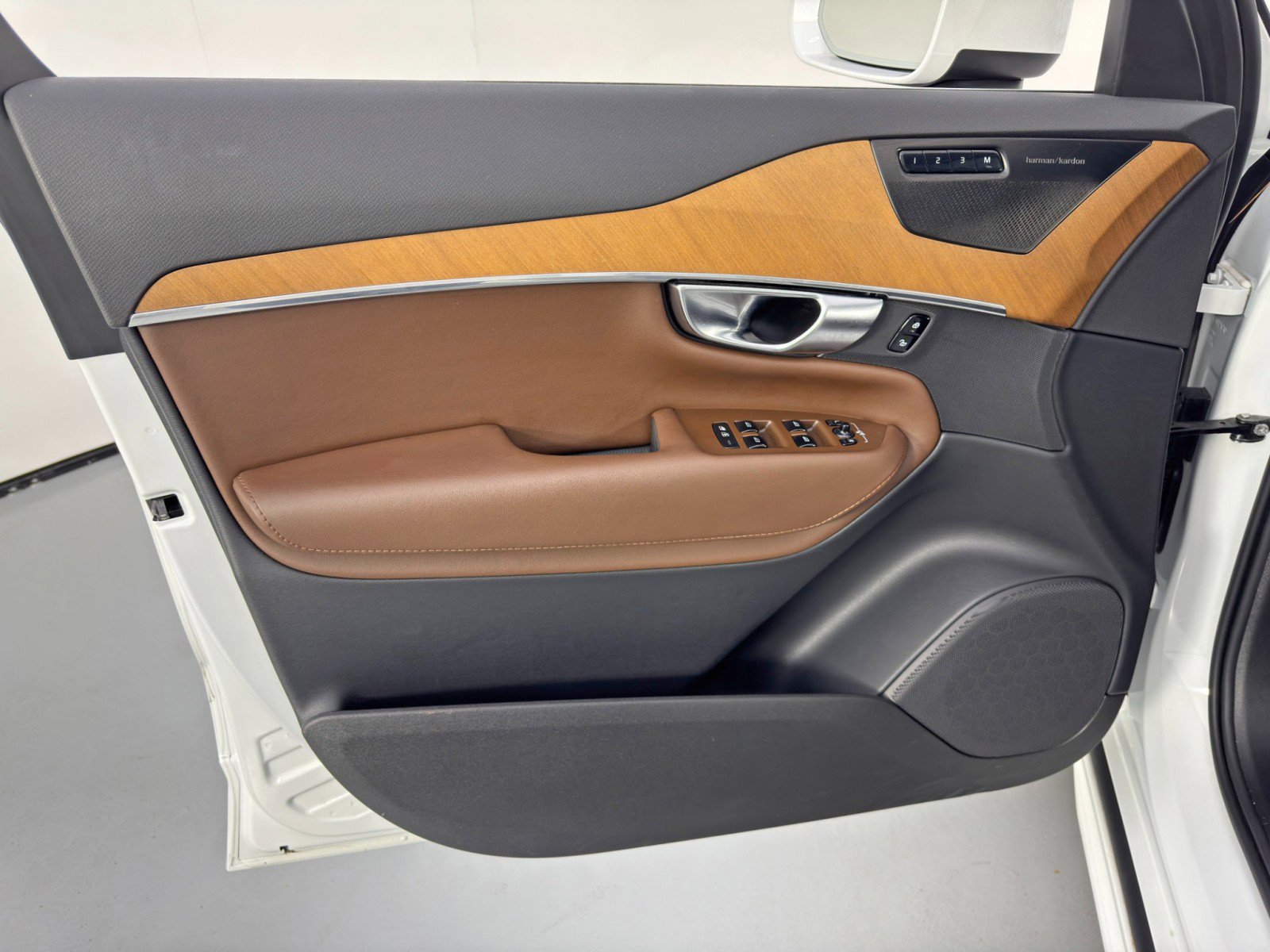 Used 2024 Volvo XC90 T8 Plus image 44