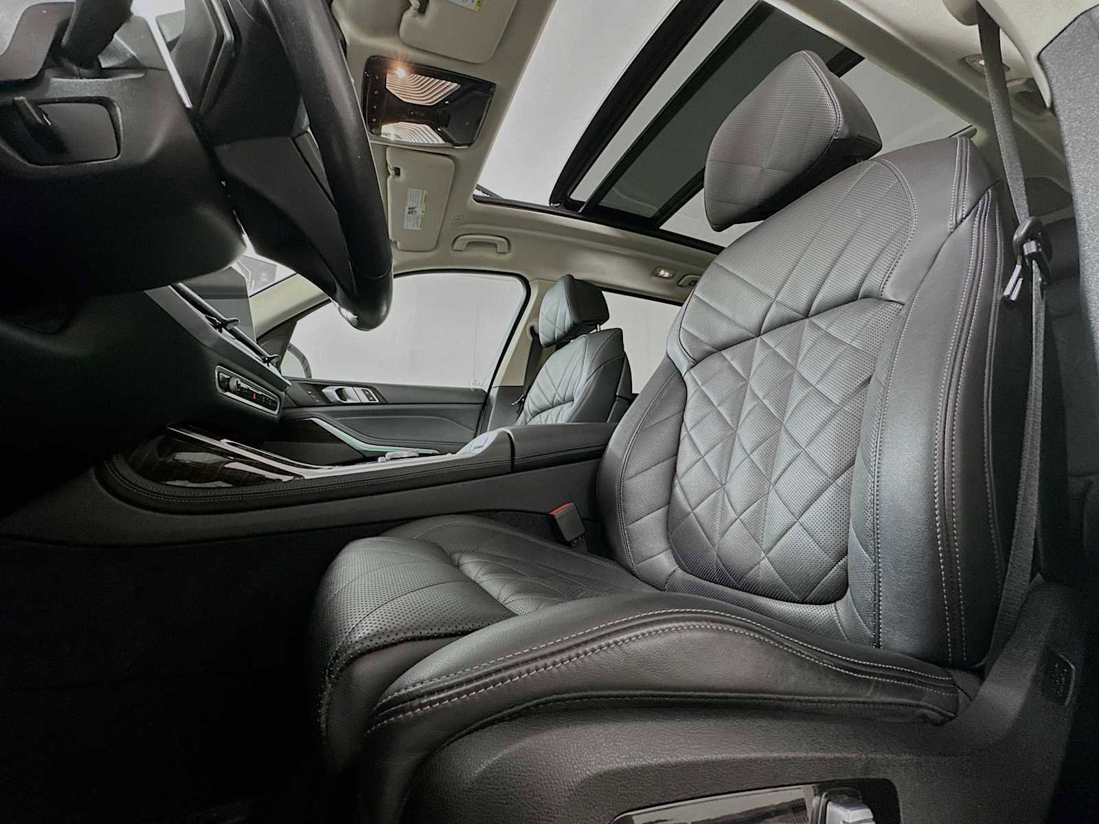 Used 2024 BMW X7 xDrive40i w/ Premium Package image 19