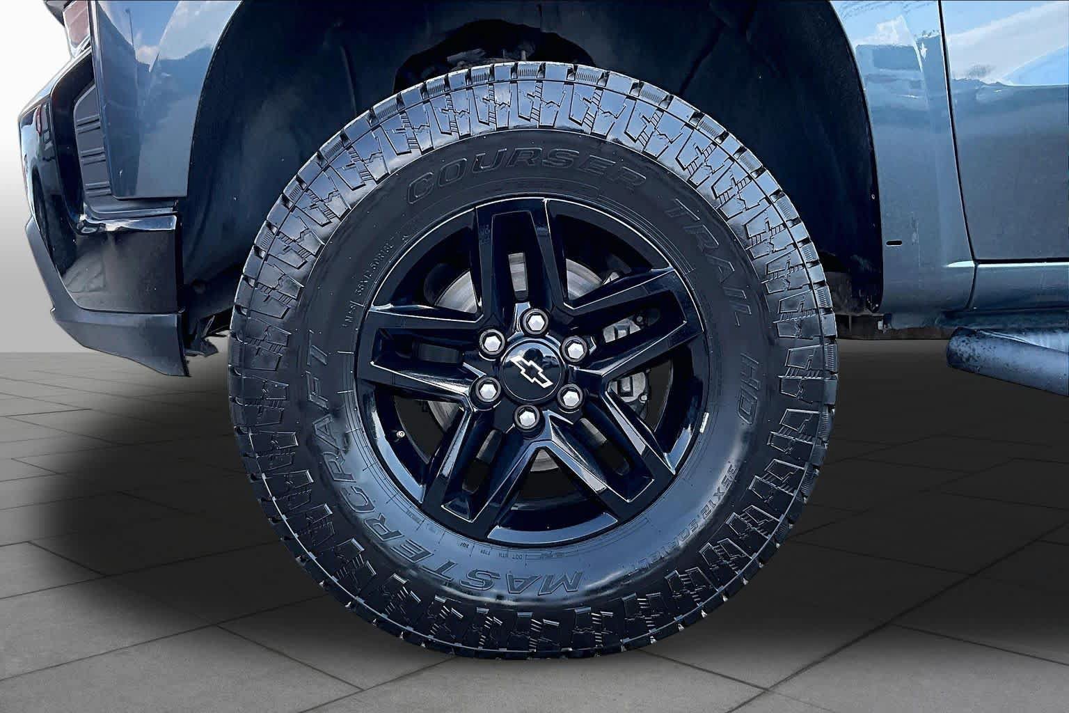 Used 2019 Chevrolet Silverado 1500 LT Trail Boss AWD/4WD image 11