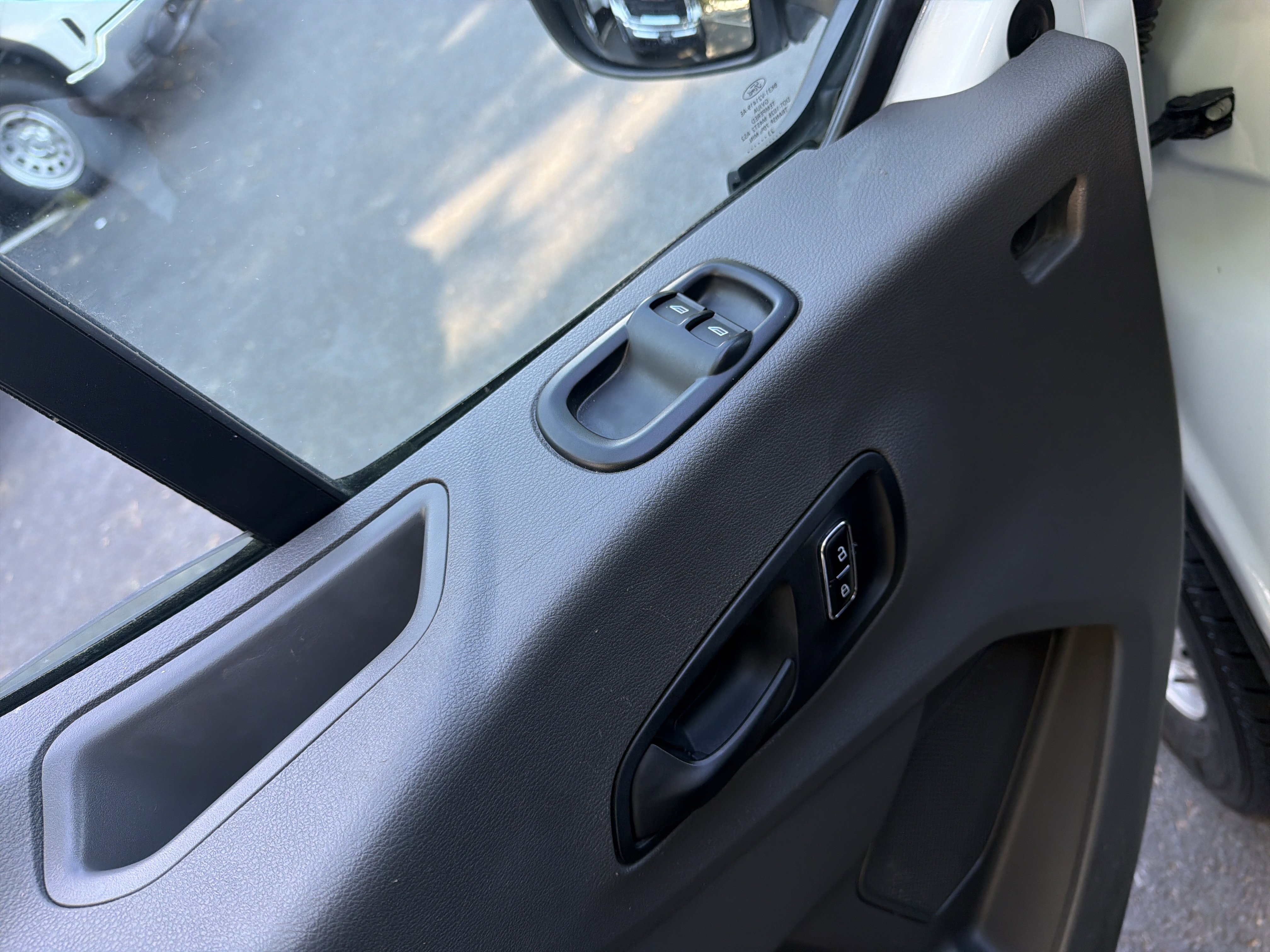 Used 2023 Ford Transit 250 Medium Roof w/ Load Area Protection Package image 15