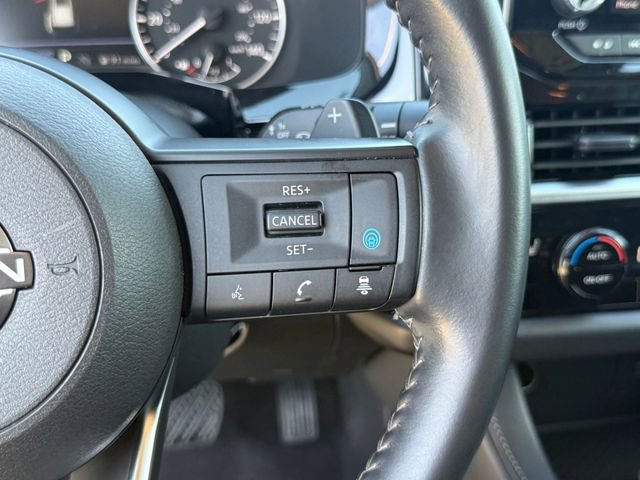 Used 2025 Nissan Pathfinder SV image 17