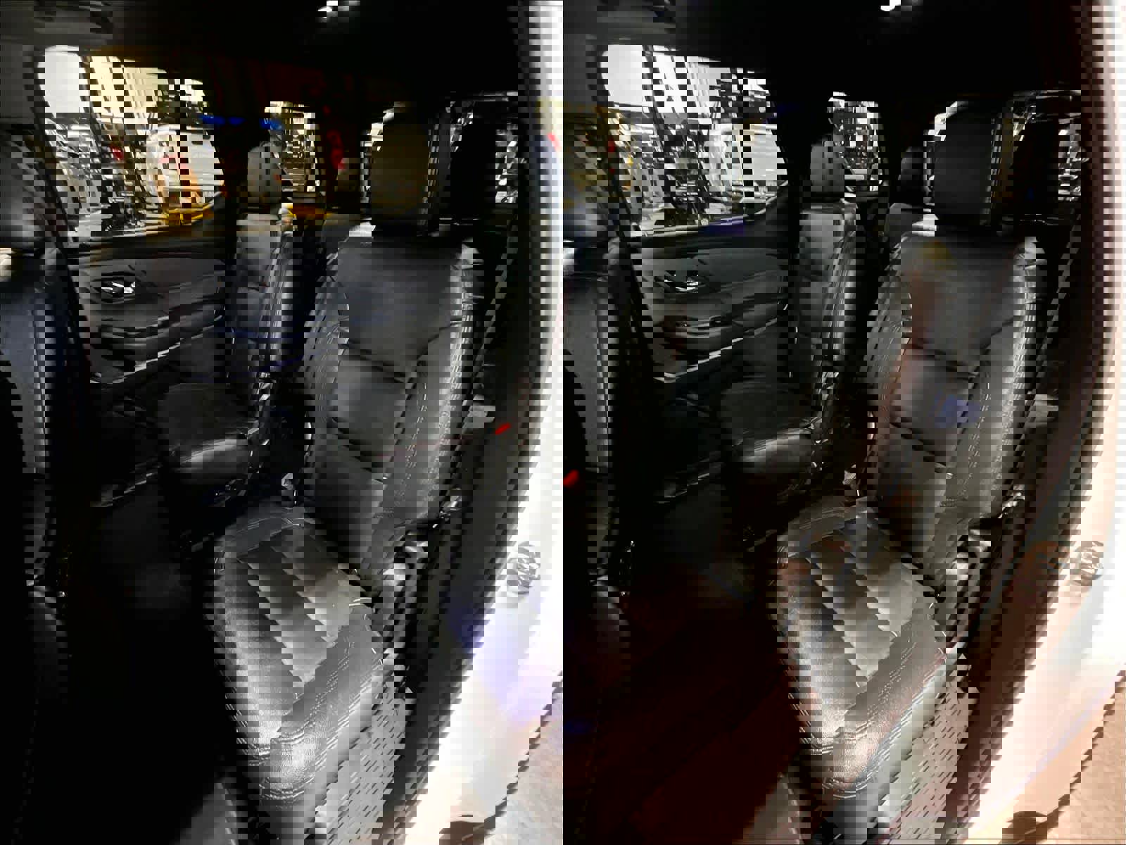 Used 2023 Chevrolet Traverse LT image 15