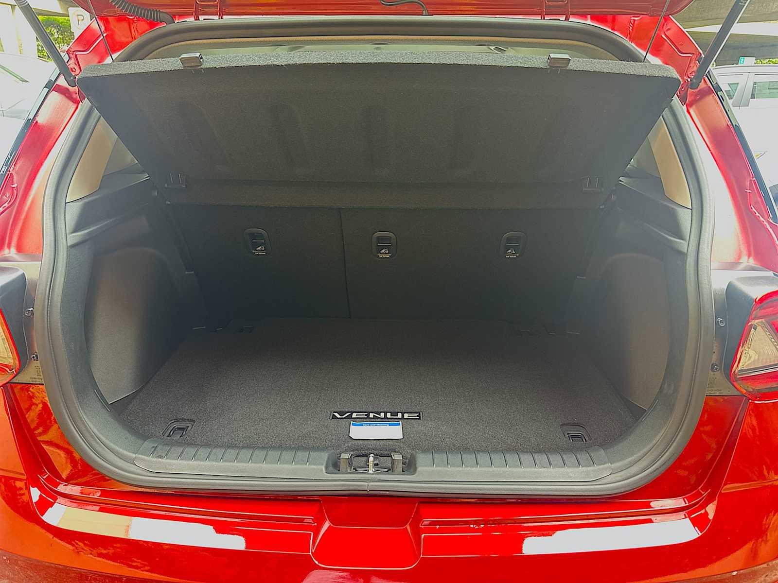 Used 2024 Hyundai Venue Limited image 12