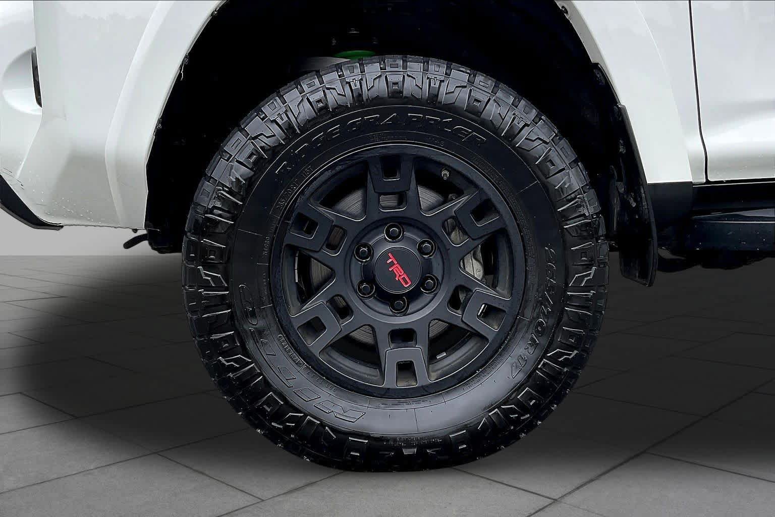 Used 2023 Toyota 4Runner TRD Off-Road Premium w/ Moonroof Package AWD/4WD image 9