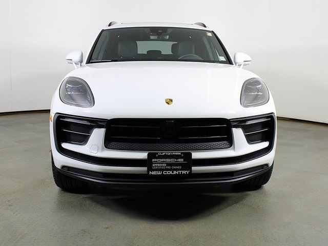 Used 2025 Porsche Macan image 10